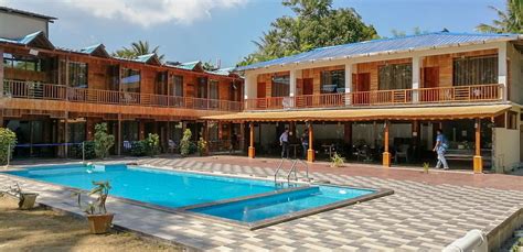 holiday beach resort reviews.